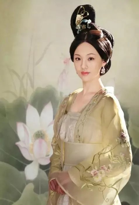 为什么每一次都有敬业的郑爽粉丝为郑爽辩解,做粉丝有钱吗?