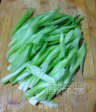 芹菜香干