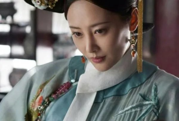 这个把落难民间的公主买回来当奴隶的少女,后来为何被返回宫廷的公主处死了呢?