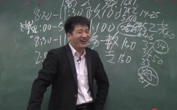 红极一时的张雪峰,因发言不当公开道歉,现在过得怎么样?