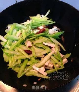 芹菜香干