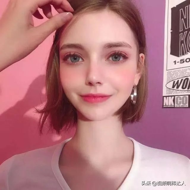 如果芭比娃娃要拍真人电影,全球范围内选角,你认为有哪些演员可以胜任这一角色?