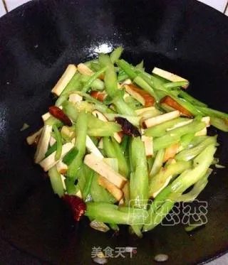 芹菜香干