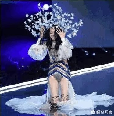 有哪些明星在走红毯时的尴尬事令你捧腹大笑?