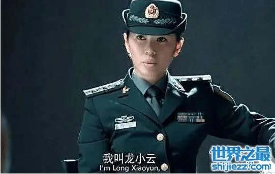 余男战狼胸罩穿帮镜头曝光,余男军装不穿胸罩凸点了