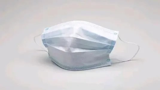 专家提示将口罩拉至下巴处是错误习惯，佩戴口罩常见错误方式有哪些？