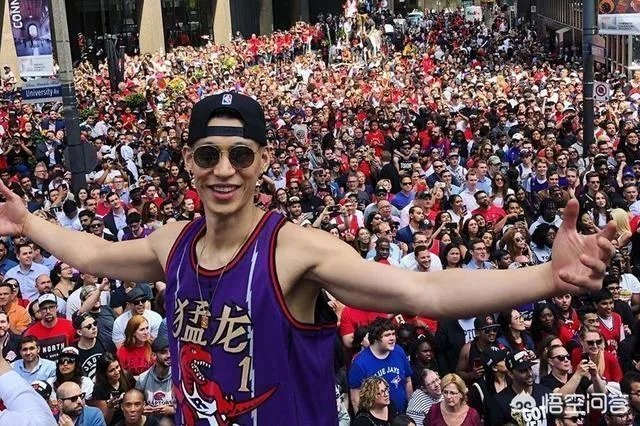 NBA自由市场开放许久,林书豪无人问津,在台湾演讲时几度落泪,大家怎么看待此事?