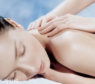 纤体精油怎么用 使用纤体精油要注意