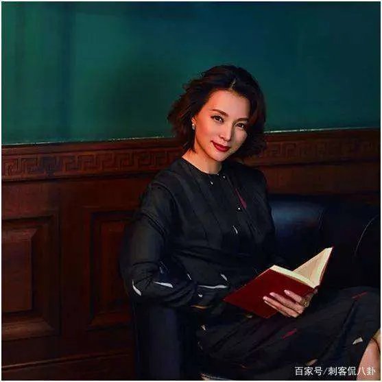 “央视一姐”董卿的工资曝光,网友直呼这也太多了,到底有多少钱?
