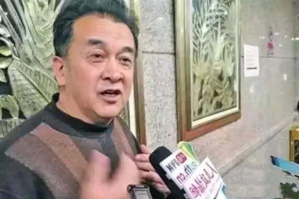 曾经的少将黄宏,免职后就被带走,这几年他的状况令人唏嘘,发生了什么?