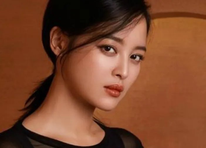 辛芷蕾回应点赞郑爽离婚新闻,明星的手为什么总是“这么滑”?