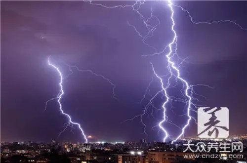 影响气温日较差的因素       