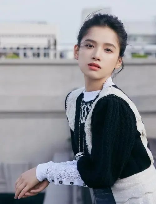 张婧仪长着一张标准的初恋脸,她的初恋脸与陈妍希相比有哪些不同?