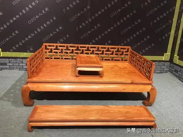 客厅是红木家具卧室衣柜和床选什么颜色?