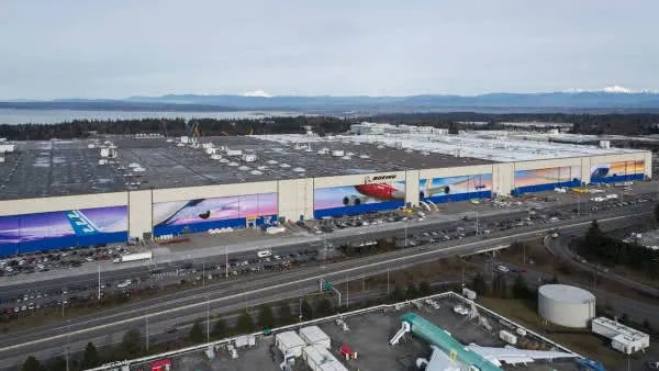 美国航空公司将如何回应波音787偷工减料这个新闻?