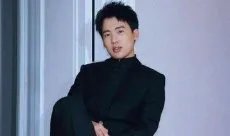 白敬亭想加郭麒麟好友,只为给他转账,他究竟意欲何为?