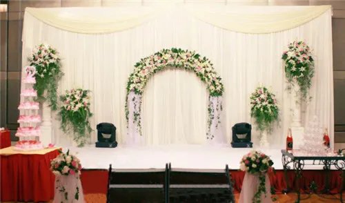 婚礼策划现场布置技巧  2017婚礼现场布置图片