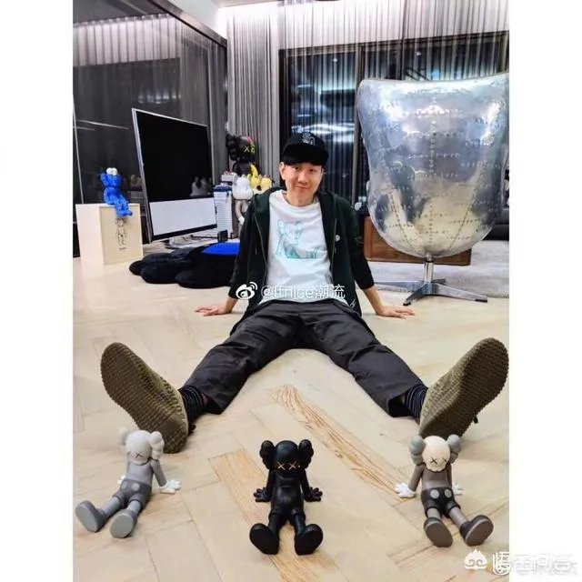 优衣库和KAWS的联名为什么会这么火?