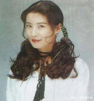 岳翎:与男友分手7年后同剧飙戏,为爱永久退隐,52岁近况如何?