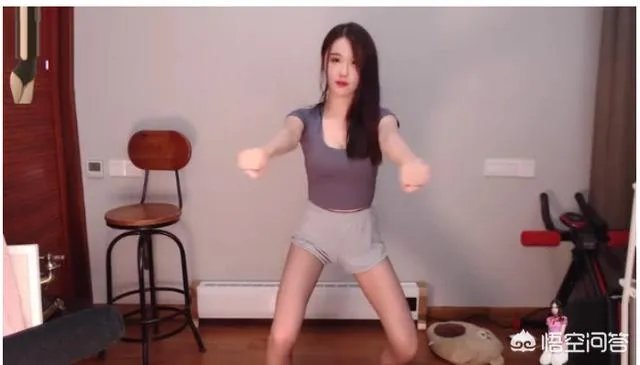 女主播涨粉10万,就是因为房间里有台电视机,你有何看法?