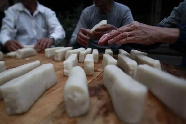 坐拥几千万粉丝的李子柒,被质疑的真实,到底长什么样?