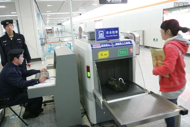 西安地铁实行乘客实名登记 乘客必须出示身份证明