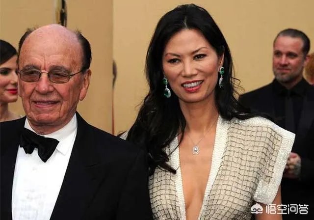 惨遭亿万富豪默多克起诉离婚后,邓文迪为何还能做社交女王?