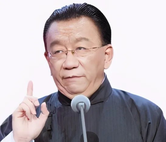 侯耀华霸占弟弟遗产，收2位身材火辣的女徒弟，被指晚节不保，怎么回事？