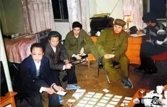 如何看待黄一鹤导演葬礼冷清的事实?