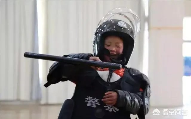 冰花男孩上北京,是帮助还是捧杀?