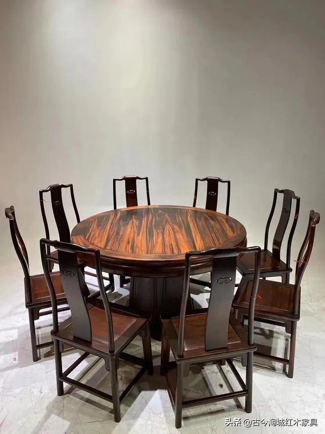 客厅是红木家具卧室衣柜和床选什么颜色?
