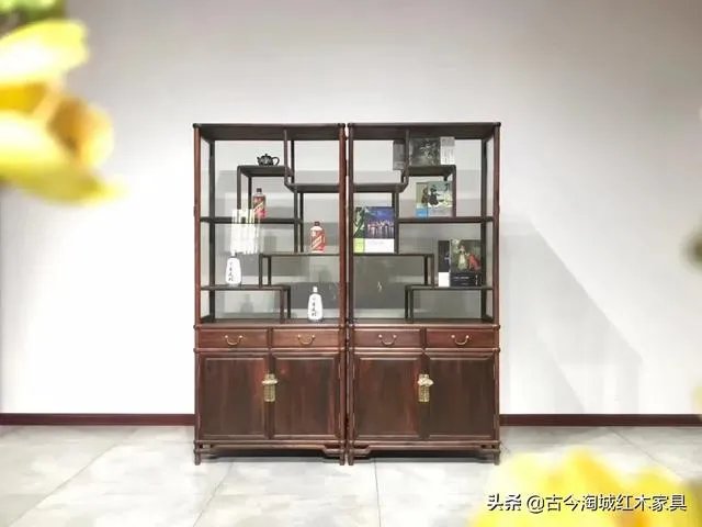 客厅是红木家具卧室衣柜和床选什么颜色?