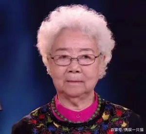 93岁田华北影节悼念去世演员,巩俐感动落泪,现场其他演员的情绪如何?