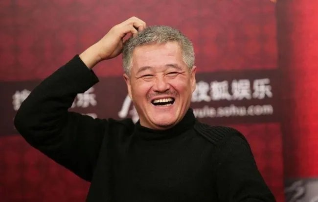 《刘老根4》预告片中疑似出现郑爽的镜头,身材高挑纤瘦,是没删干净吗?