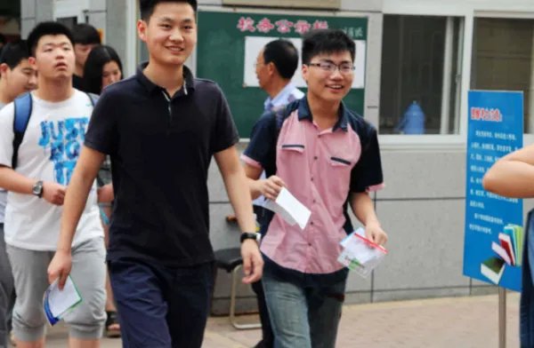高考穿什么颜色的衣服吉利