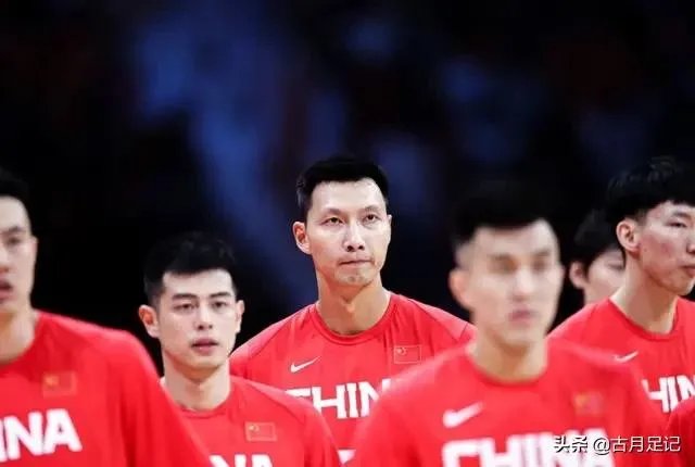 易建联向武汉多家医院共计捐赠11250套防护服,你怎么评价这位中国男篮领袖的行为?