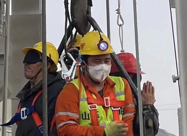 栖霞金矿已发现被困矿工全部升井,为啥这么快?不是说还要十多天吗?
