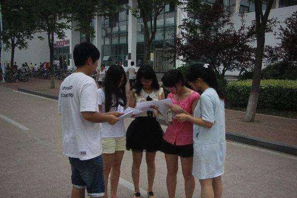 女大学生举报公职父亲，到底是因何原因要大义灭亲？