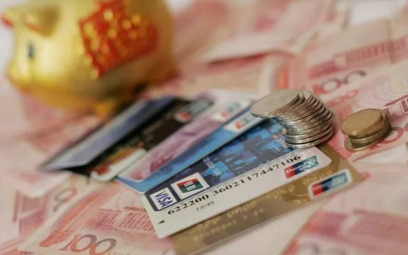 信用卡欠款200元要还3万,是高利贷吗?