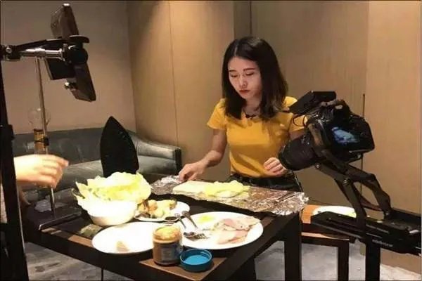 办公室小野因安全事故支付救助金，拍摄视频时有哪些安全事项要注意？