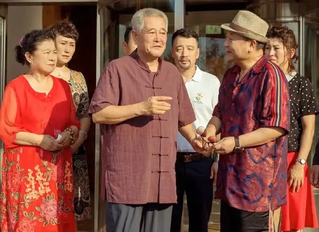《刘老根4》预告片中疑似出现郑爽的镜头,身材高挑纤瘦,是没删干净吗?