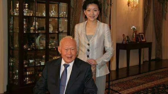 杨澜一秒变脸的原因是什么?