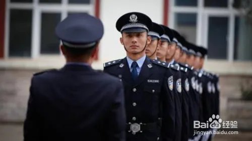 如何展示人民警察风采