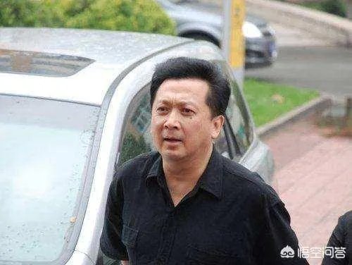 如何看待黄一鹤导演葬礼冷清的事实?