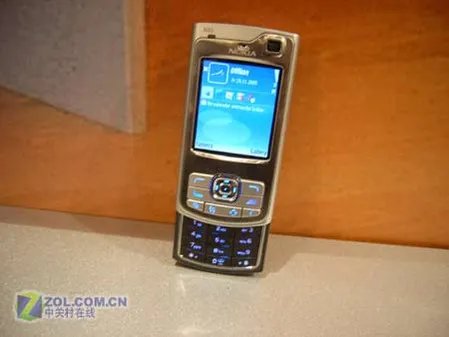 真真正正的滑盖S60 诺基亚N80真机试用