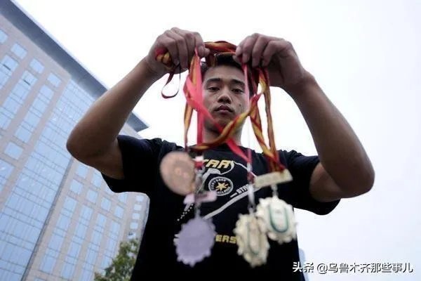 体操世界冠军张尚武为什么会沦落街头卖艺乞讨?他现状如何?