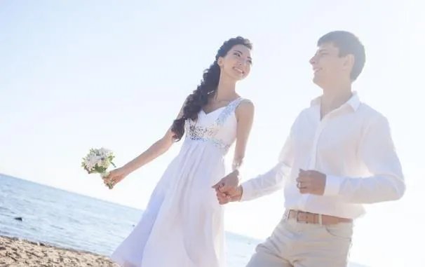 2020年最流行的婚纱照是什么 5000一套婚纱照贵吗