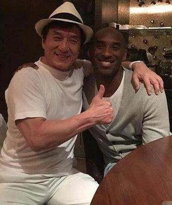 怎么和NBA巨人合影不嫌小?