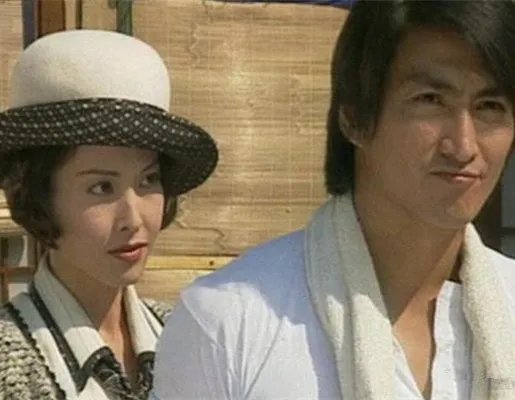 何家劲的老婆孩子照片曝光 二人为合作伙伴并非夫妻