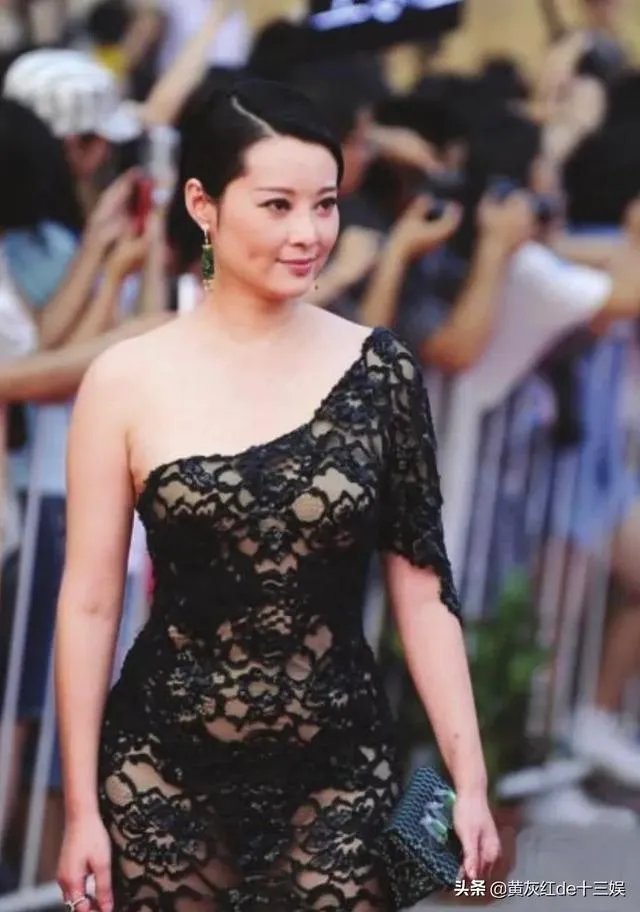 有哪些明星在走红毯时的尴尬事令你捧腹大笑?